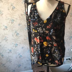 Old navy sleeveless blouse keyhole back M